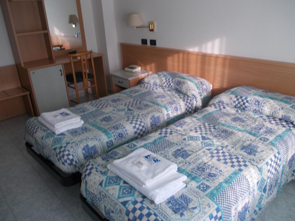 Hotel Scacco Rosso Sant'Egidio alla Vibrata Habitación foto