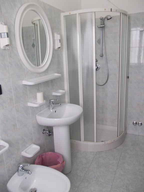 Hotel Scacco Rosso Sant'Egidio alla Vibrata Habitación foto